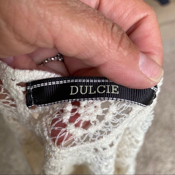 Crocheted Cream Fringed Bottom Top Medium - Picture 3 of 4